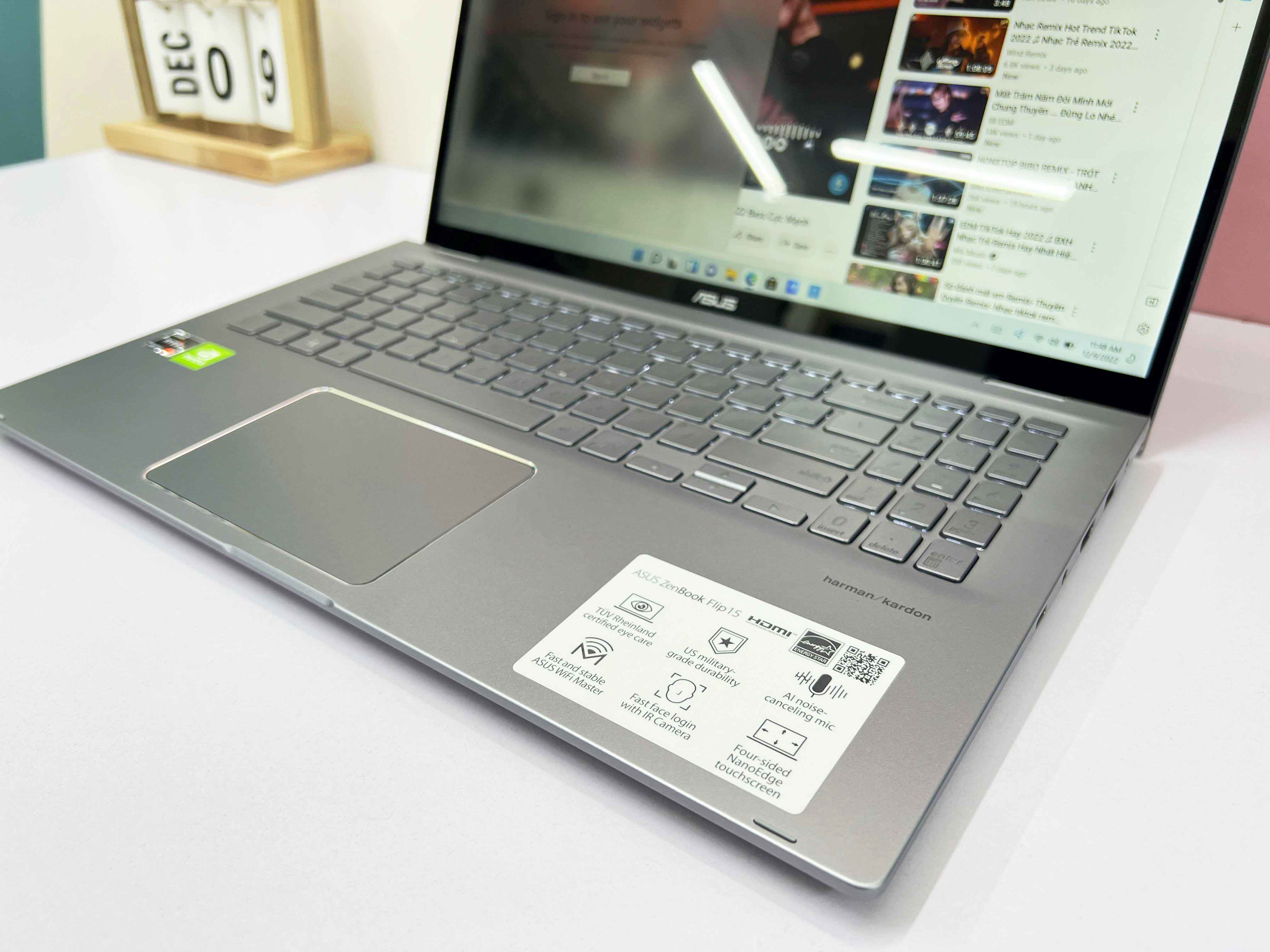 ASUS ZenBook Flip 15 Q508 (AMD Ryzen 7 5700U | RAM 8GB |SSD M.2 NVMe 256GB | 15.6" Full HD 1920 X1080 | Card NVIDIA Geforce MX450 2GB )