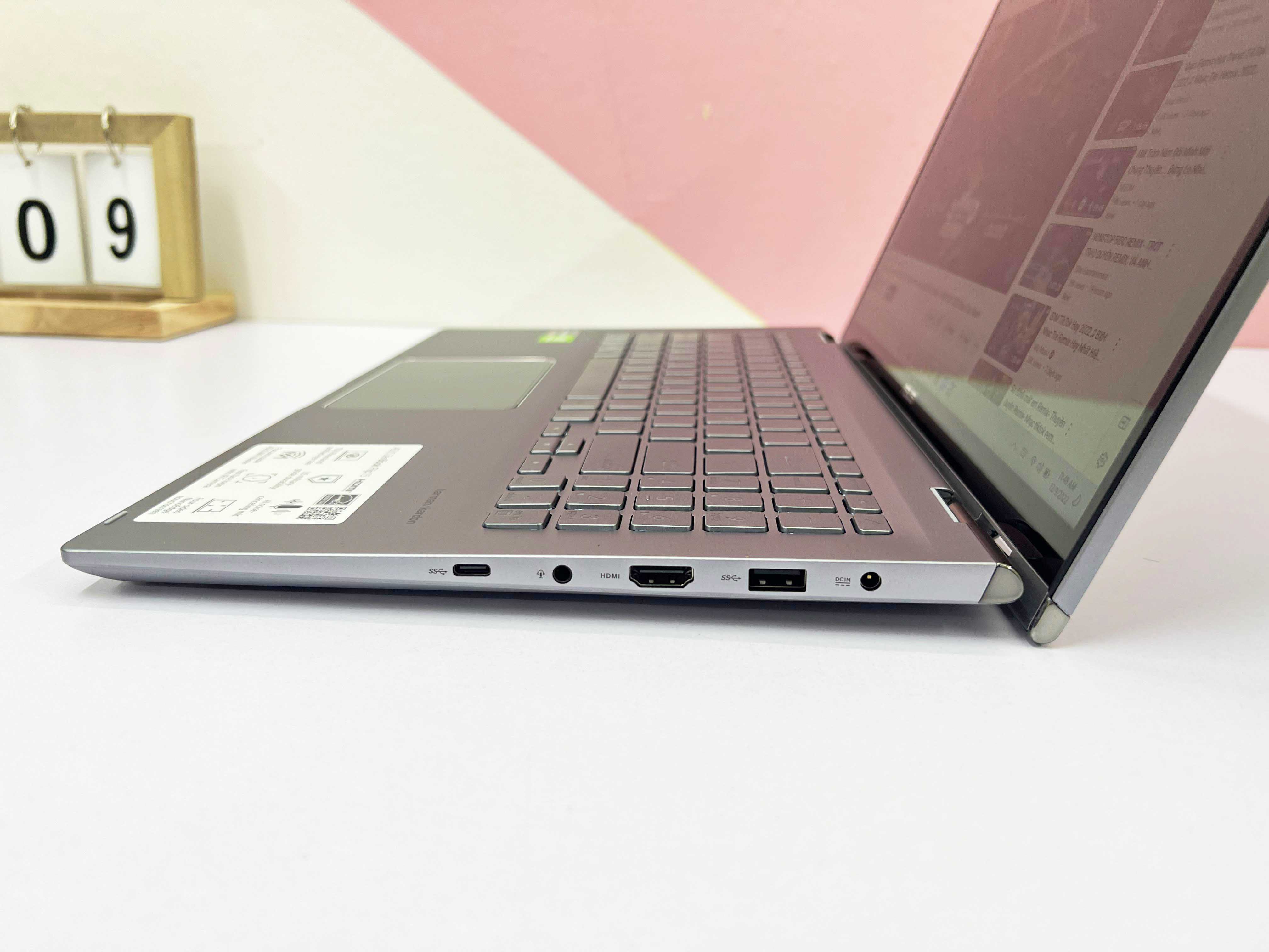 ASUS ZenBook Flip 15 Q508 (AMD Ryzen 7 5700U | RAM 8GB |SSD M.2 NVMe 256GB | 15.6" Full HD 1920 X1080 | Card NVIDIA Geforce MX450 2GB )