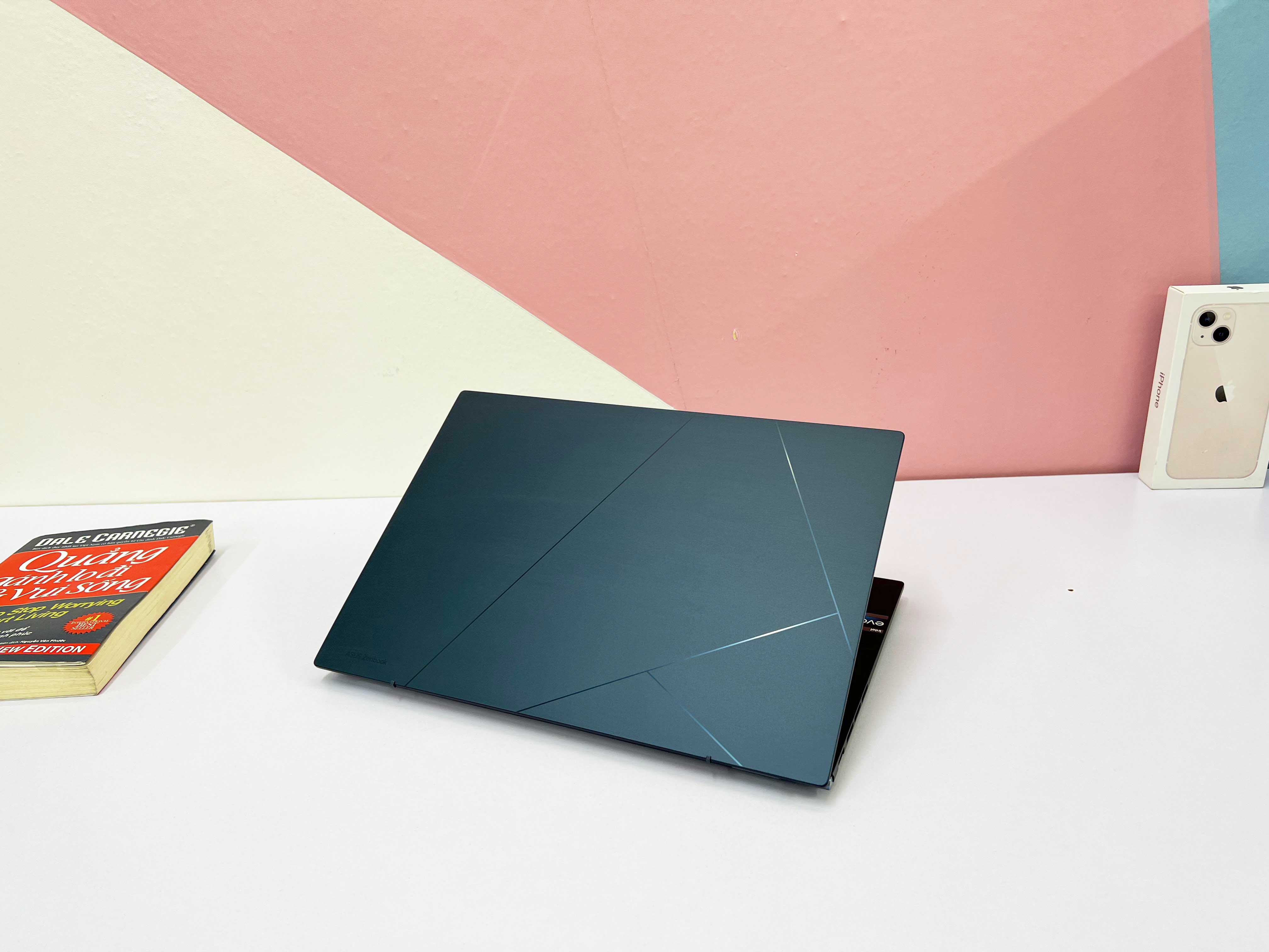 ASUS Zenbook Q409 ZA (Intel Core I5-1240P | RAM 8GB |SSD M.2 NVMe 256GB | 14" OLED 2,8K | Card On Intel Iris Xe )