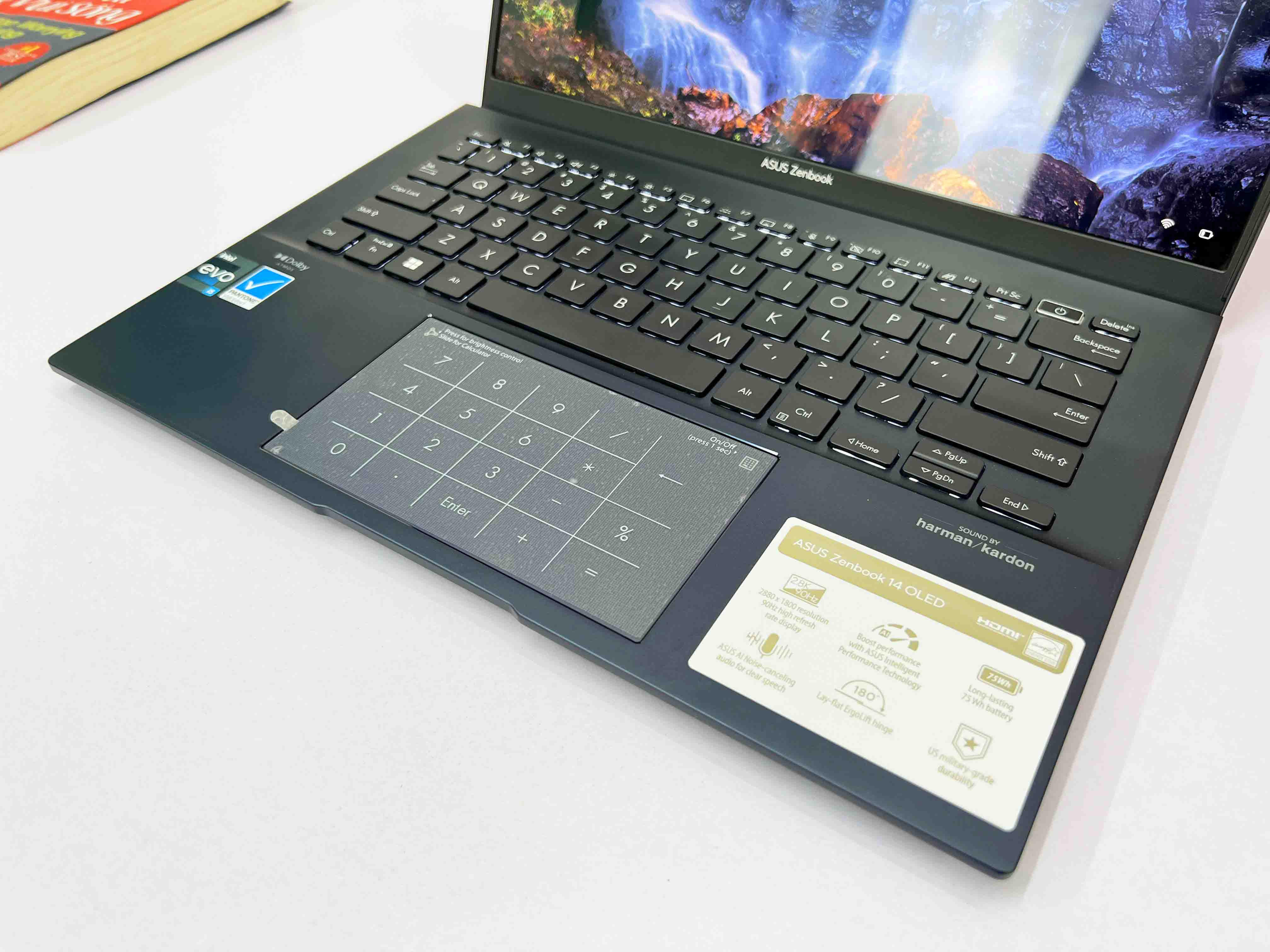 ASUS Zenbook Q409 ZA (Intel Core I5-1240P | RAM 8GB |SSD M.2 NVMe 256GB | 14" OLED 2,8K | Card On Intel Iris Xe )