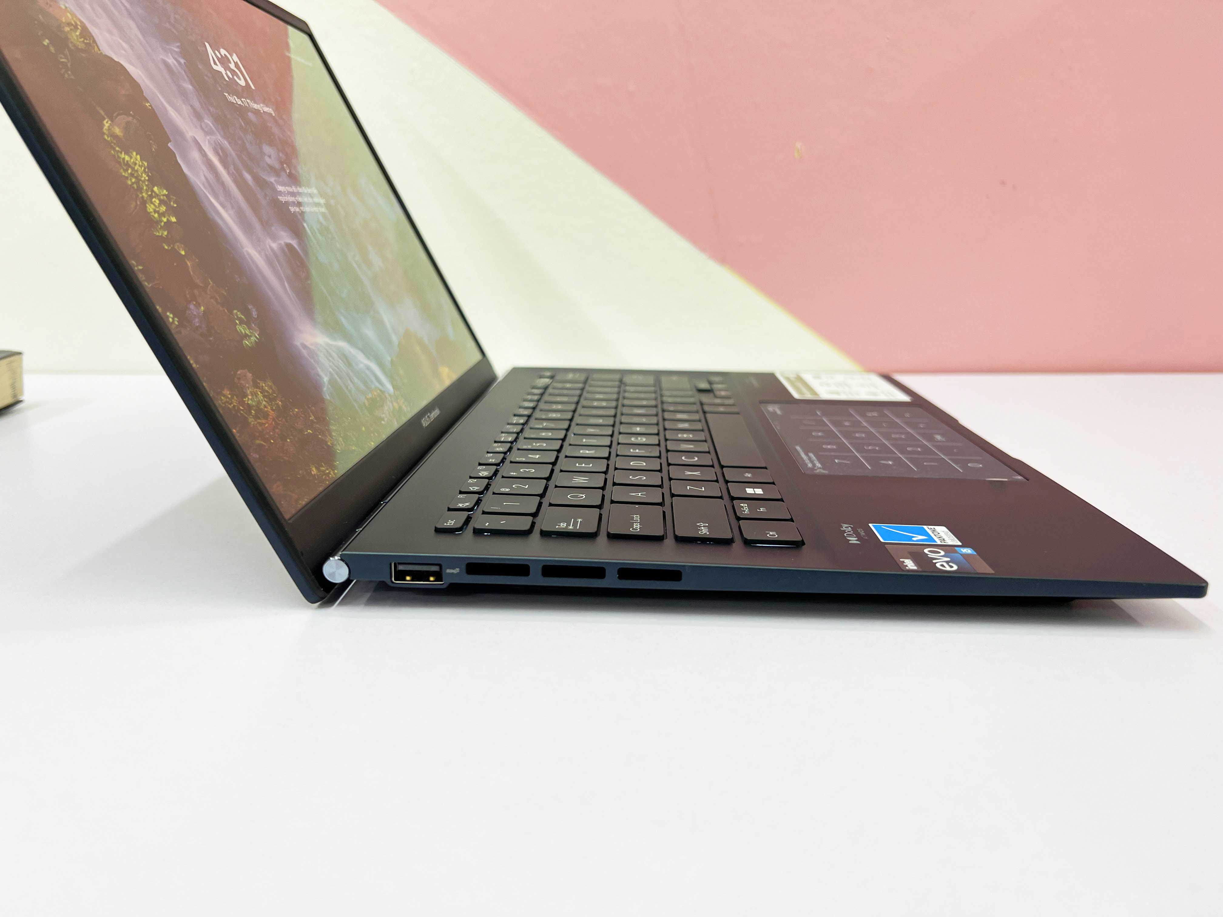 ASUS Zenbook Q409 ZA (Intel Core I5-1240P | RAM 8GB |SSD M.2 NVMe 256GB | 14" OLED 2,8K | Card On Intel Iris Xe )