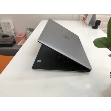 Dell Precision 5520 (i7-7820HQ | RAM 16GB |SSD M.2 NVMe 512GB | 15.6 " Full HD 1920 X 1080 | Card NVIDIA Quadro M1200 4gb )