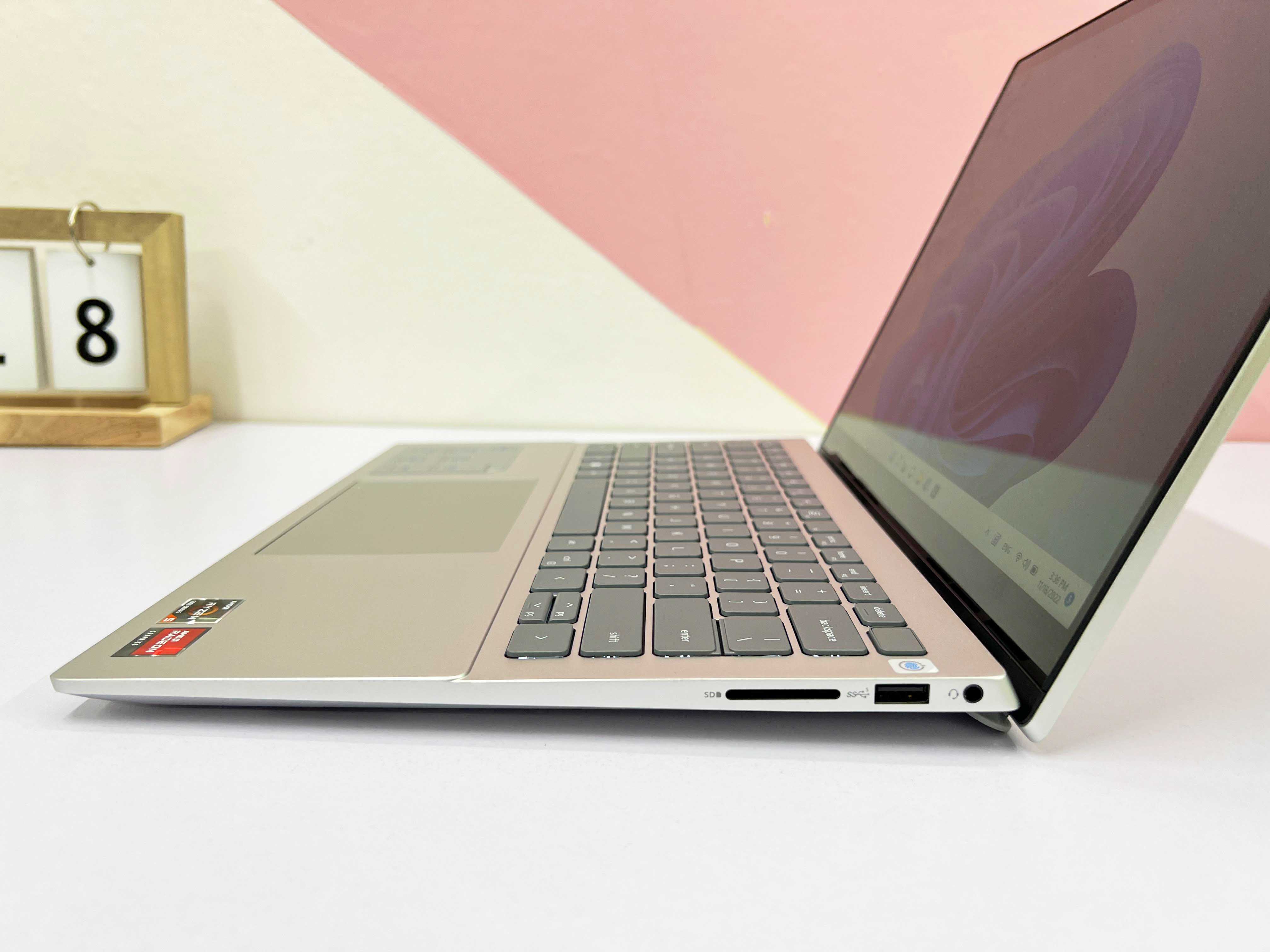 Dell Inspiron 5625 AMD Ryzen 7 5825U | RAM 16GB | SSD M.2 5 1TB | 16 Inch FHD+ (1920 X 1200) Touch | Card AMD Radeon Graphics R8 )