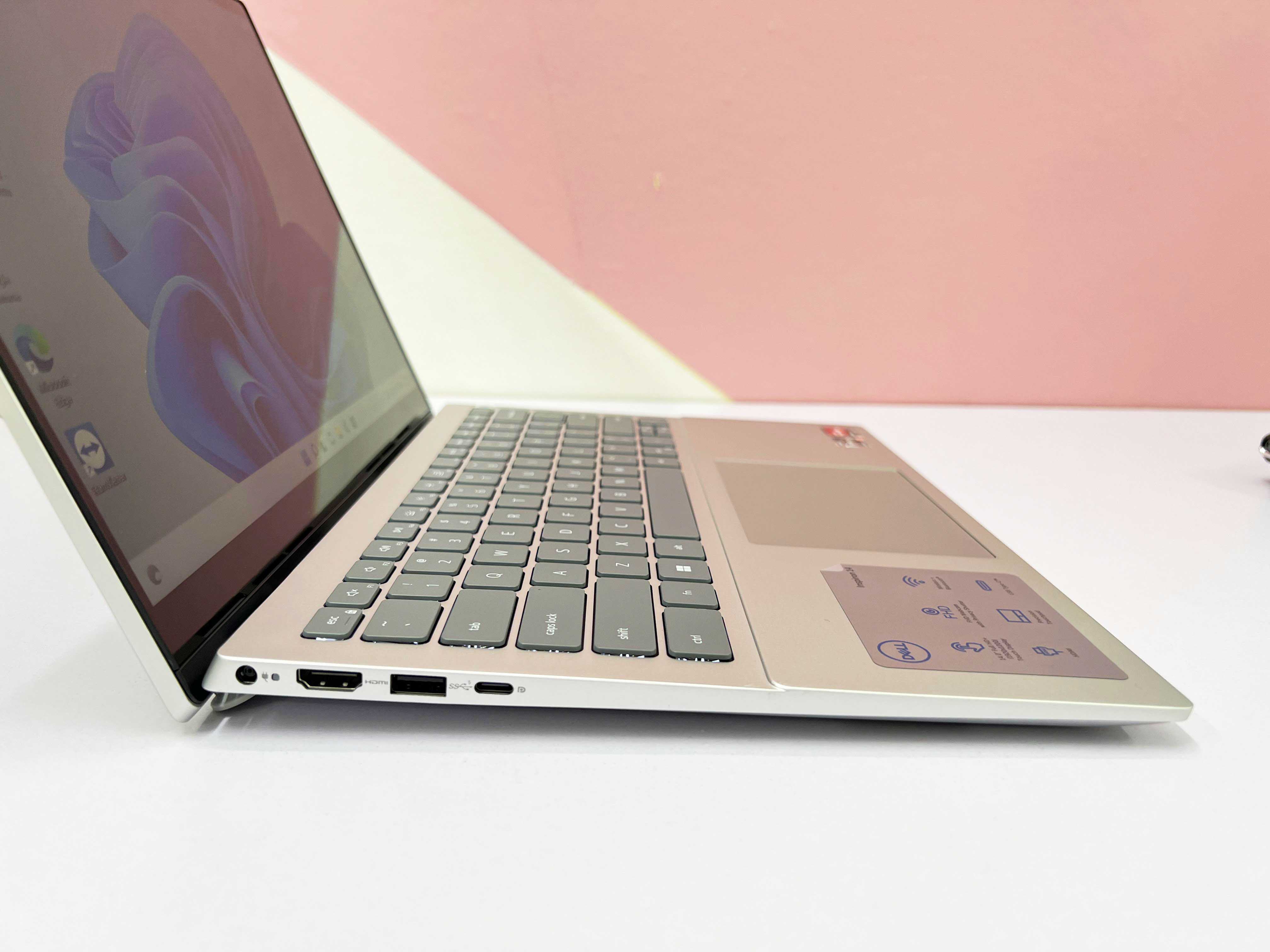 Dell Inspiron 5625 AMD Ryzen 7 5825U | RAM 16GB | SSD M.2 5 1TB | 16 Inch FHD+ (1920 X 1200) Touch | Card AMD Radeon Graphics R8 )