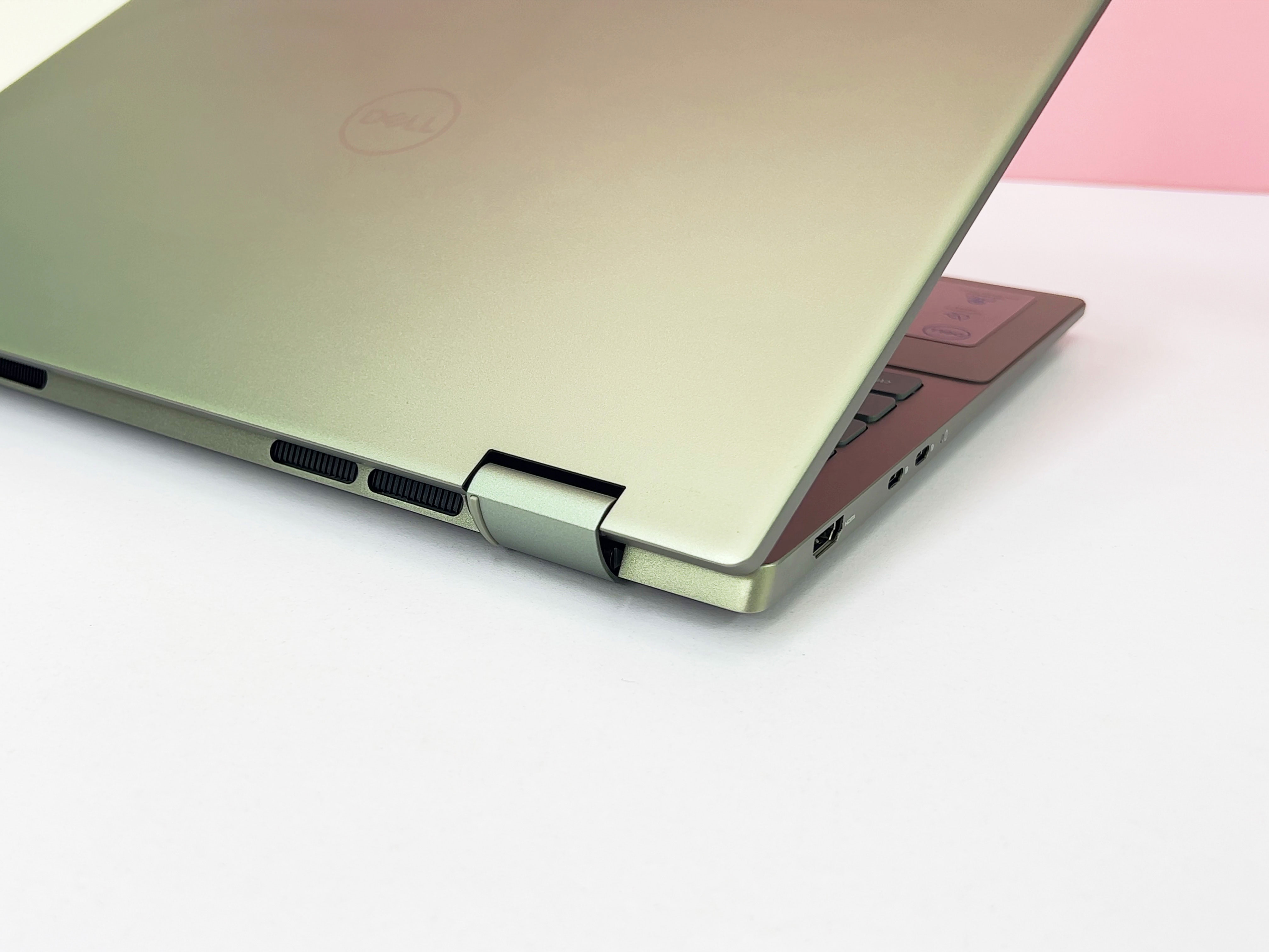 Dell Inspiron 7425 (AMD Ryzen 5 5625U | RAM 8GB | SSD M.2 512GB | 14 Inch FHD WUXGA (1920 X 1200) Truelife Touch Narrow&nbsp;| Card AMD Radeon Graphics R7 )