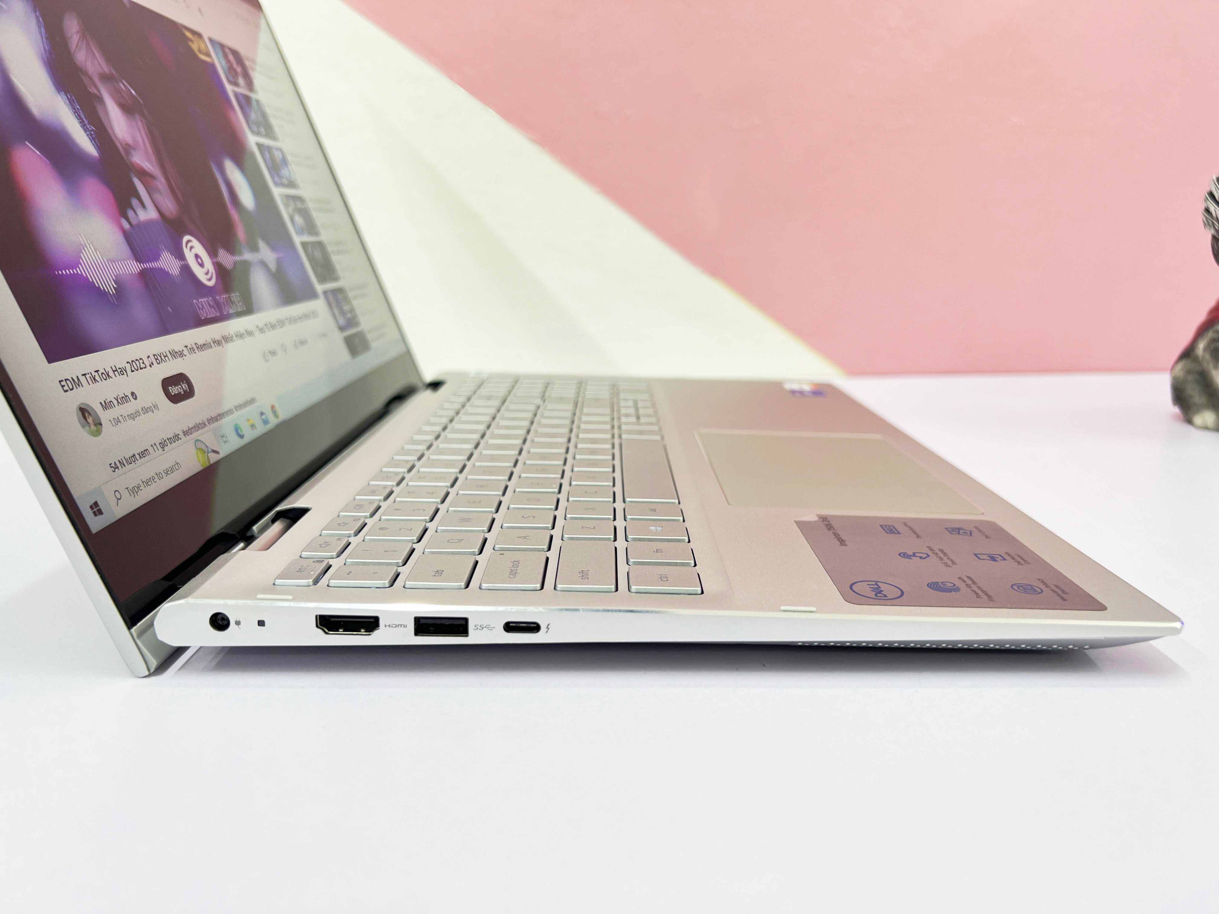 Dell Inspiron 7506 2in1 Core I7-1165G7 | RAM 8GB | SSD M.2 512GB | 15.6 Inch FHD WVA (1920x1080) Gập 360 | Card On Intel Iris Xe Graphics )