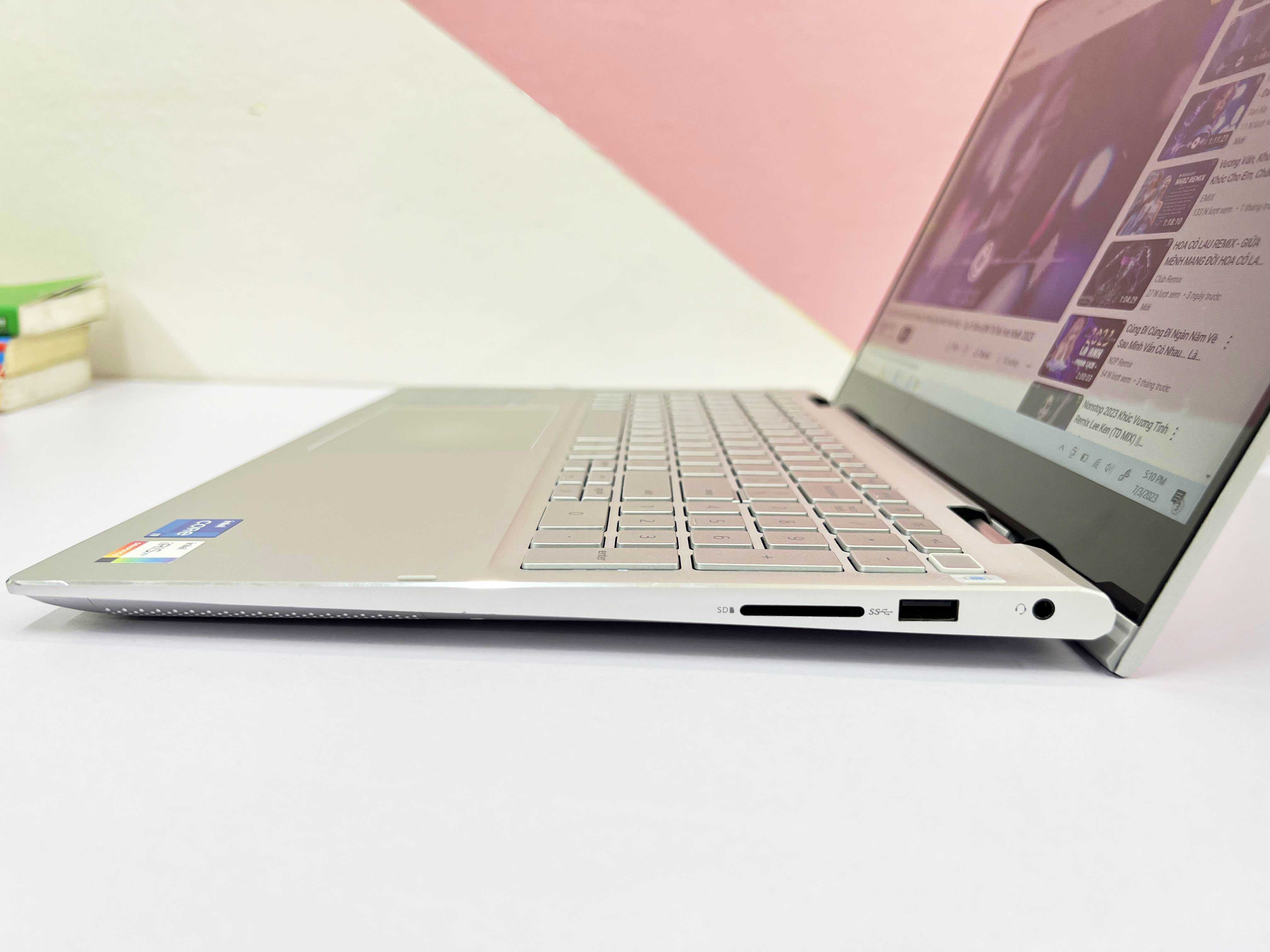 Dell Inspiron 7506 2in1 Core I7-1165G7 | RAM 8GB | SSD M.2 512GB | 15.6 Inch FHD WVA (1920x1080) Gập 360 | Card On Intel Iris Xe Graphics )