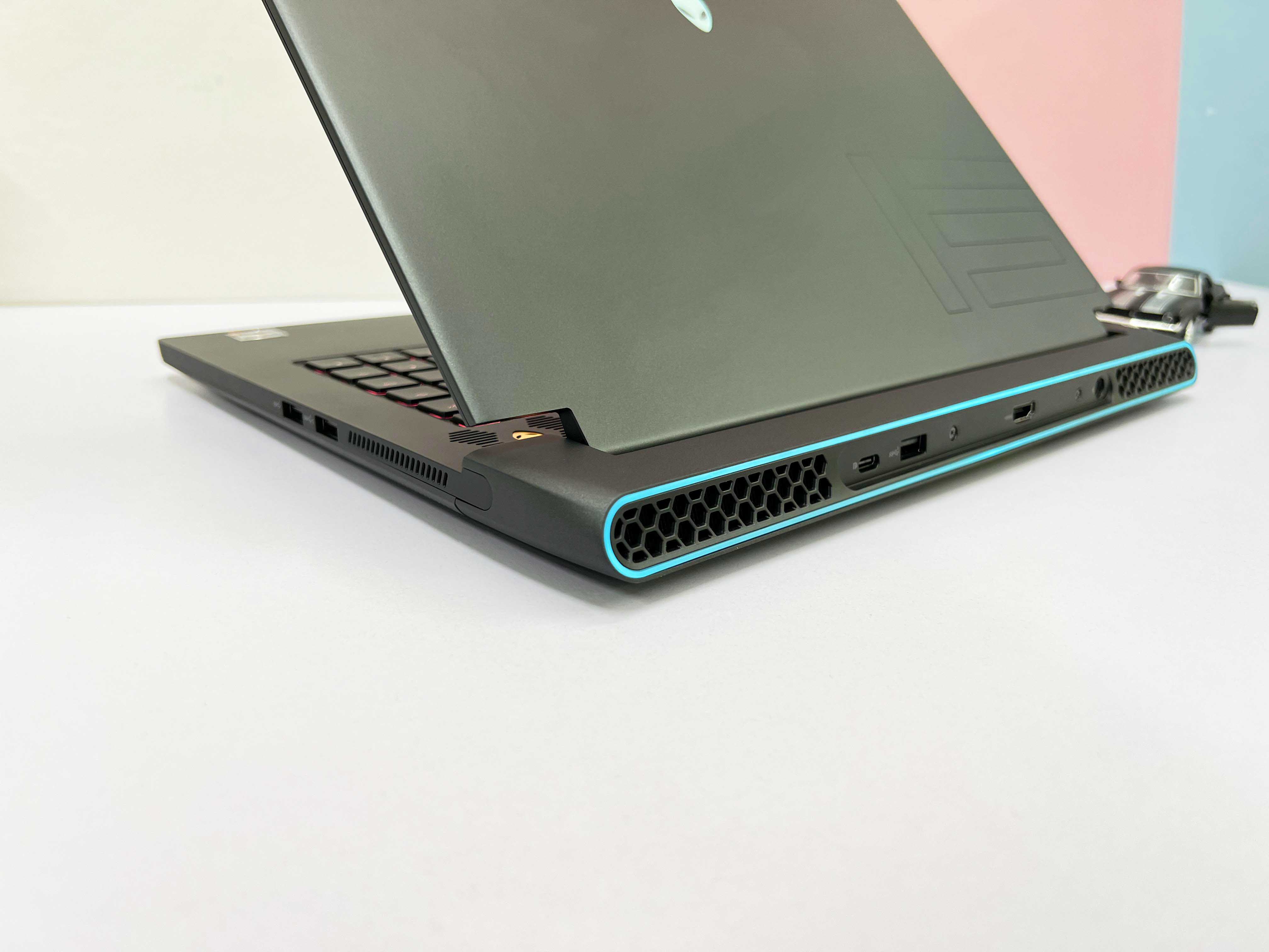 Alienware M15 Ryzen Edition R5 | AMD Ryzen 7 5800H | NVIDIA GeForce RTX 3050Ti 4GB