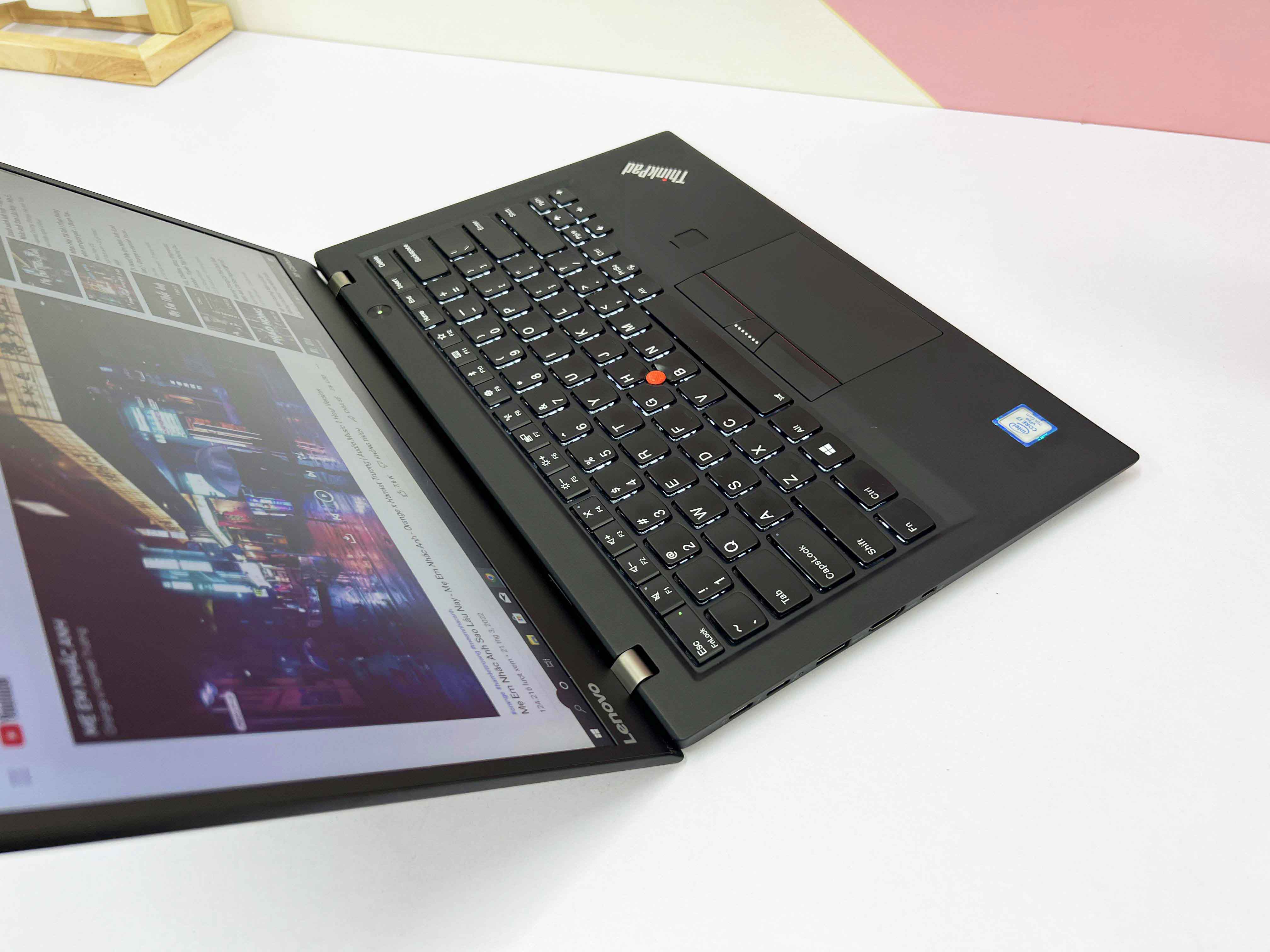 Lenovo Thinkpad X1 Carbon Gen 5 ( I7-7600U | RAM 16GB | SSD 256GB | 14" FHD IPS 1920 X 1080 | Card On HD Graphics 620 )