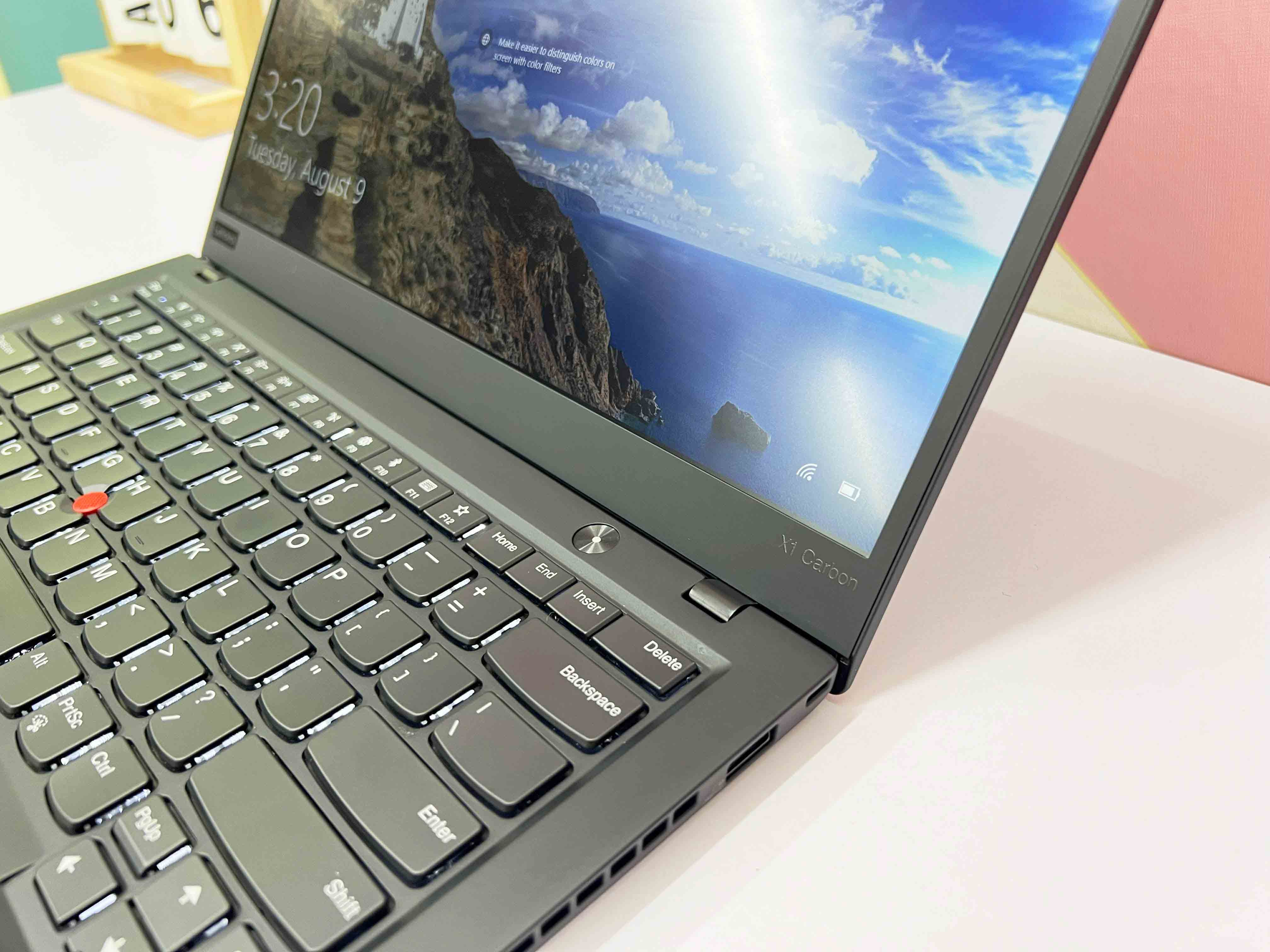 Lenovo Thinkpad X1 Carbon Gen 6 ( I7-8650U | RAM 16GB | SSD 256GB | 14" FHD IPS 1920 X 1080 | Card On UHD Graphics 620 )