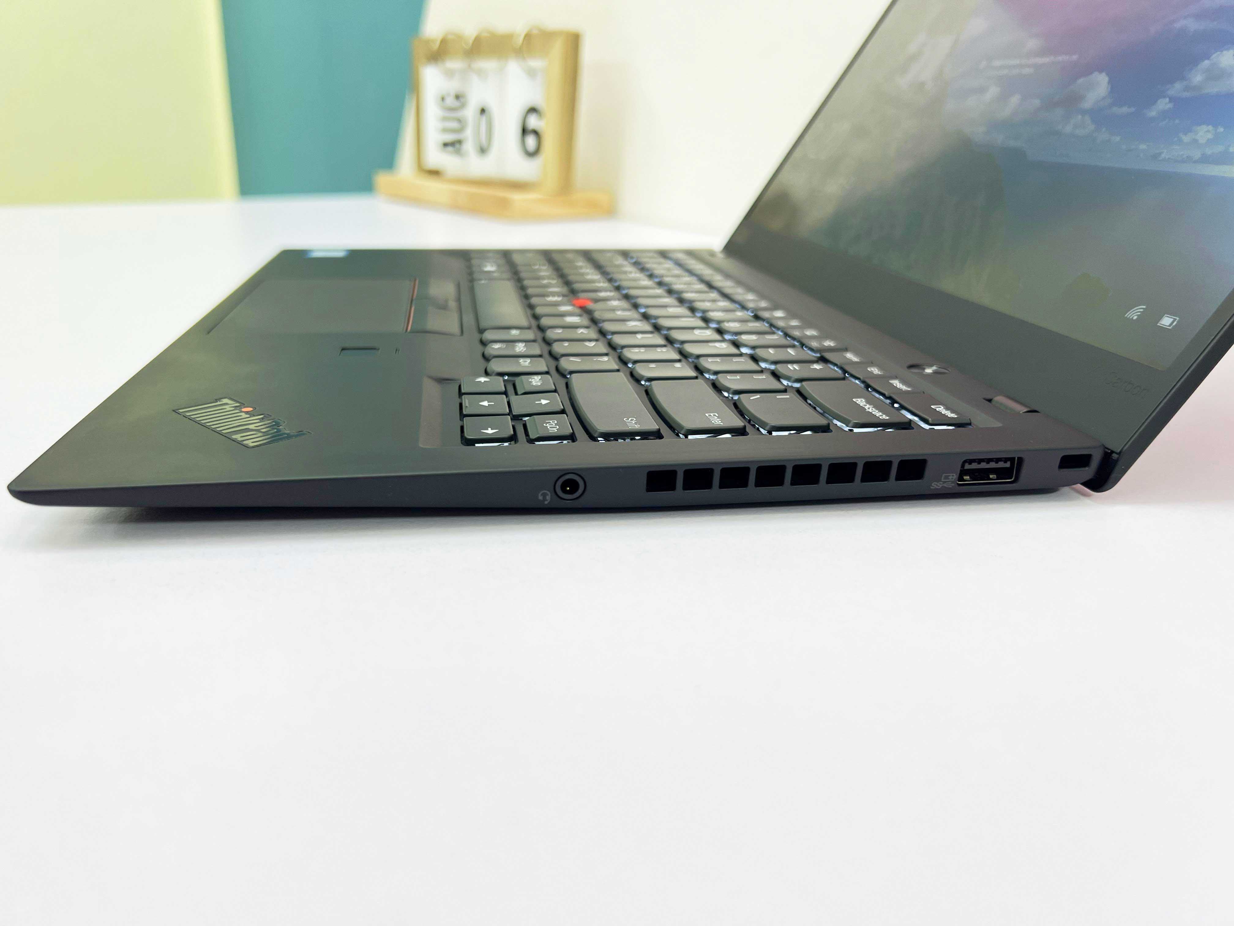 Lenovo Thinkpad X1 Carbon Gen 6 ( I7-8650U | RAM 16GB | SSD 256GB | 14" FHD IPS 1920 X 1080 | Card On UHD Graphics 620 )