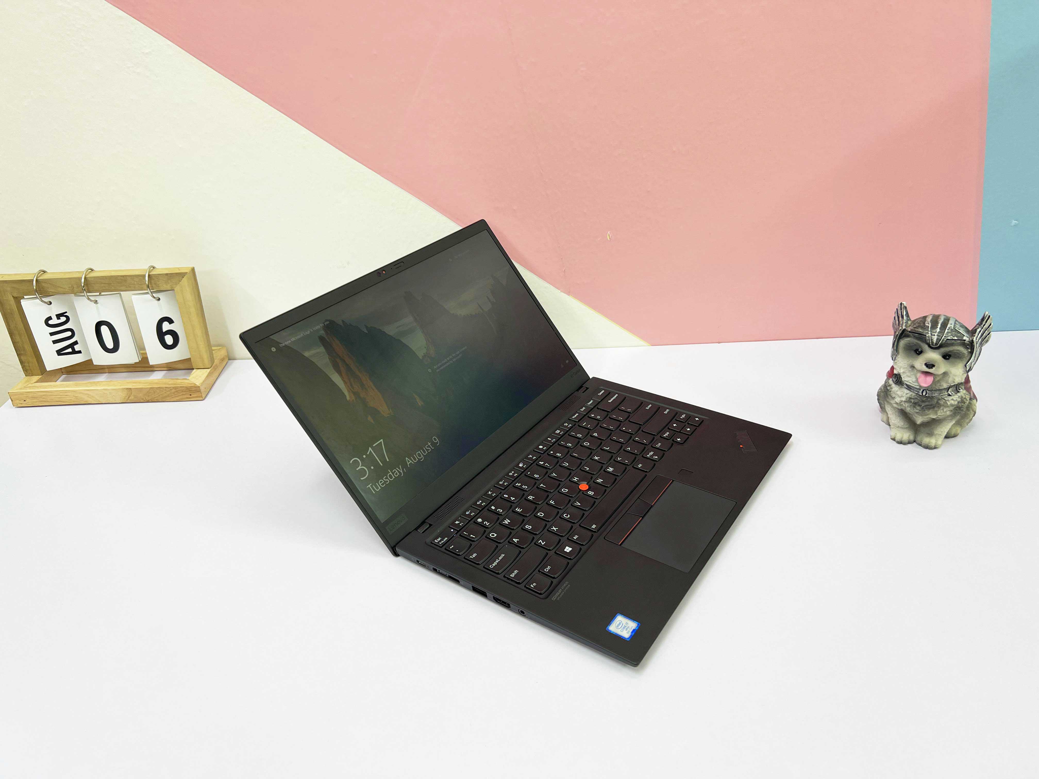 Lenovo Thinkpad X1 Carbon Gen 7 ( I7-8665U | RAM 16GB | SSD 256GB | 14" FHD IPS 1920 X 1080 | Card On UHD Graphics 620 )