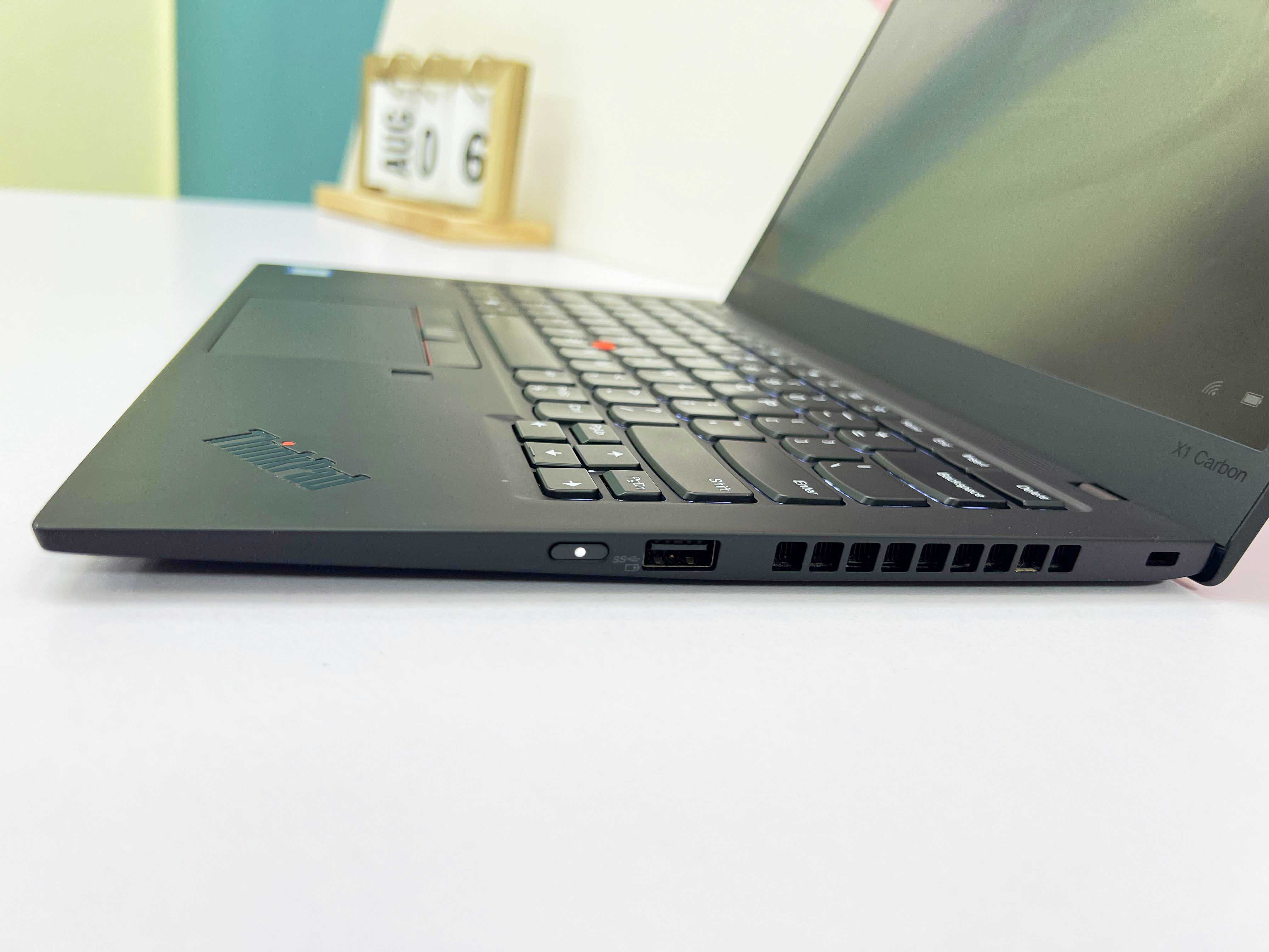 Lenovo Thinkpad X1 Carbon Gen 7 ( I7-8665U | RAM 16GB | SSD 256GB | 14" FHD IPS 1920 X 1080 | Card On UHD Graphics 620 )