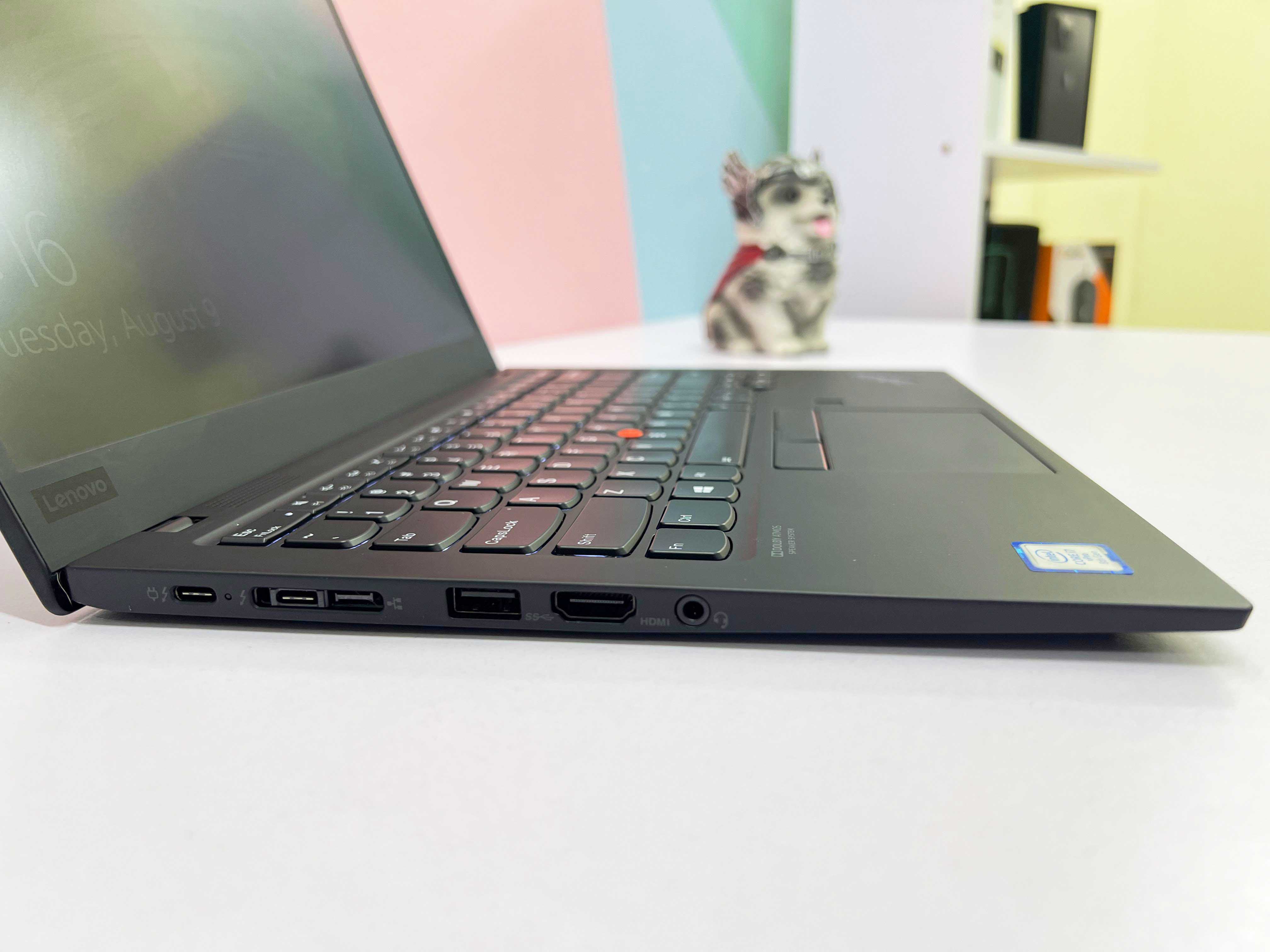 Lenovo Thinkpad X1 Carbon Gen 7 ( I7-8665U | RAM 16GB | SSD 256GB | 14" FHD IPS 1920 X 1080 | Card On UHD Graphics 620 )