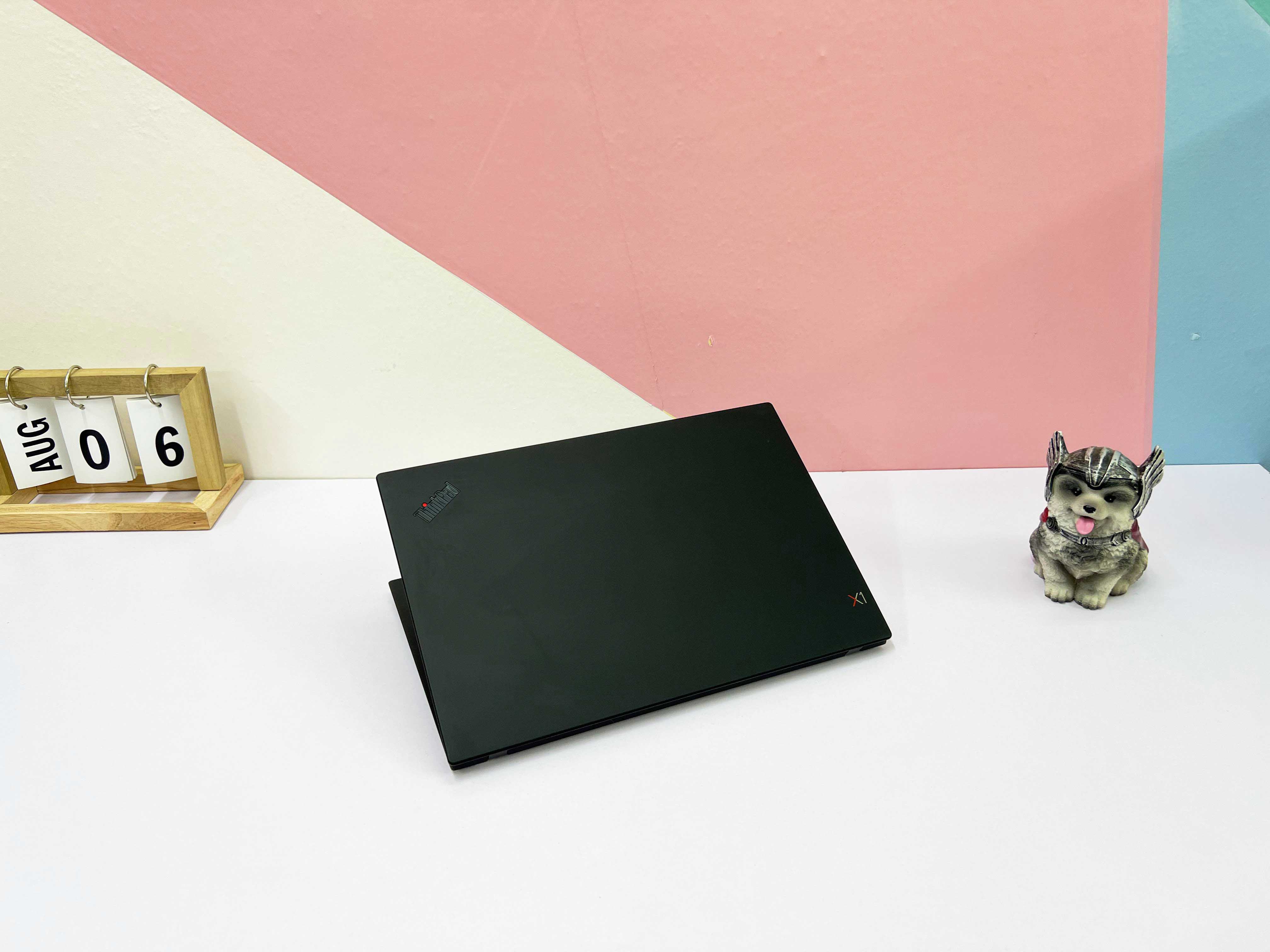Lenovo Thinkpad X1 Carbon Gen 7 ( I7-8665U | RAM 16GB | SSD 256GB | 14" FHD IPS 1920 X 1080 | Card On UHD Graphics 620 )