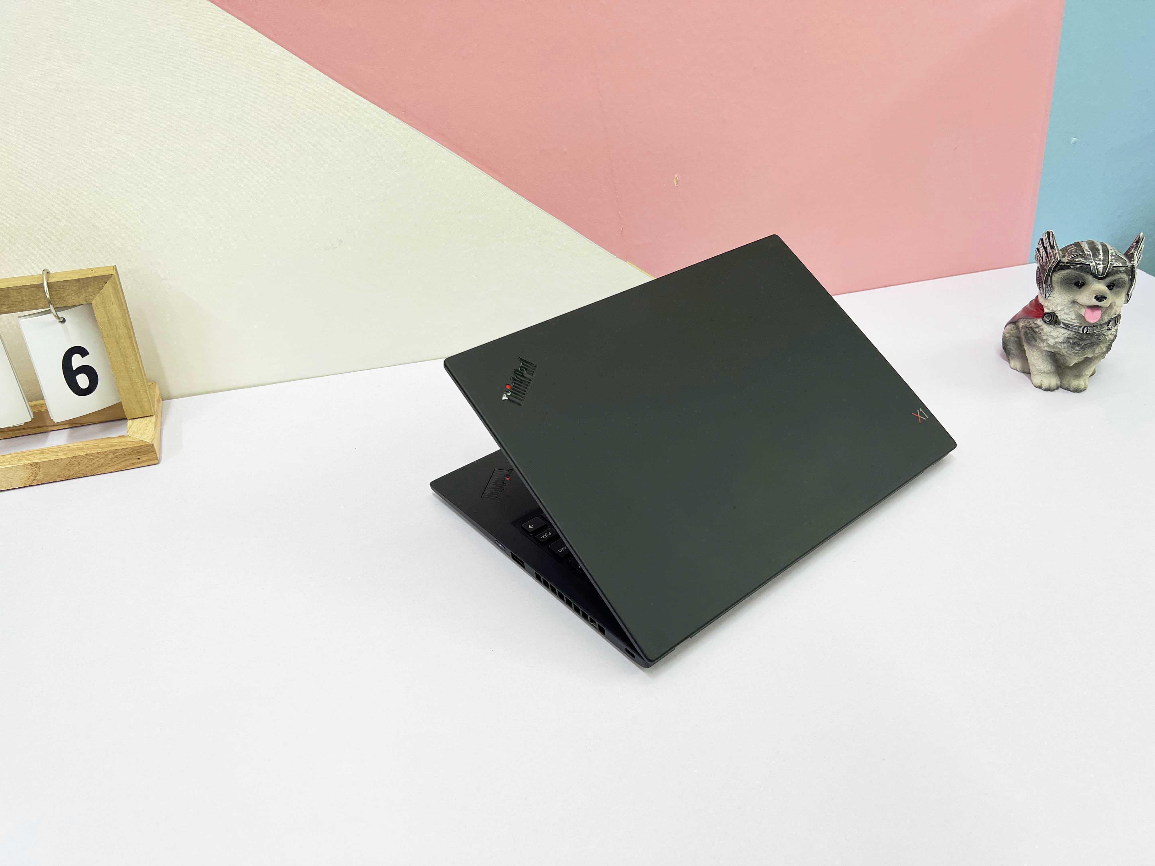 Lenovo Thinkpad X1 Carbon Gen 7 ( I7-8665U | RAM 16GB | SSD 256GB | 14" FHD IPS 1920 X 1080 | Card On UHD Graphics 620 )